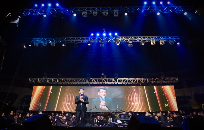 Kuya Daniel Razon, on stage. One of the persons behind the ASOP Music Festival (Photo by Marjhon Obsioma)